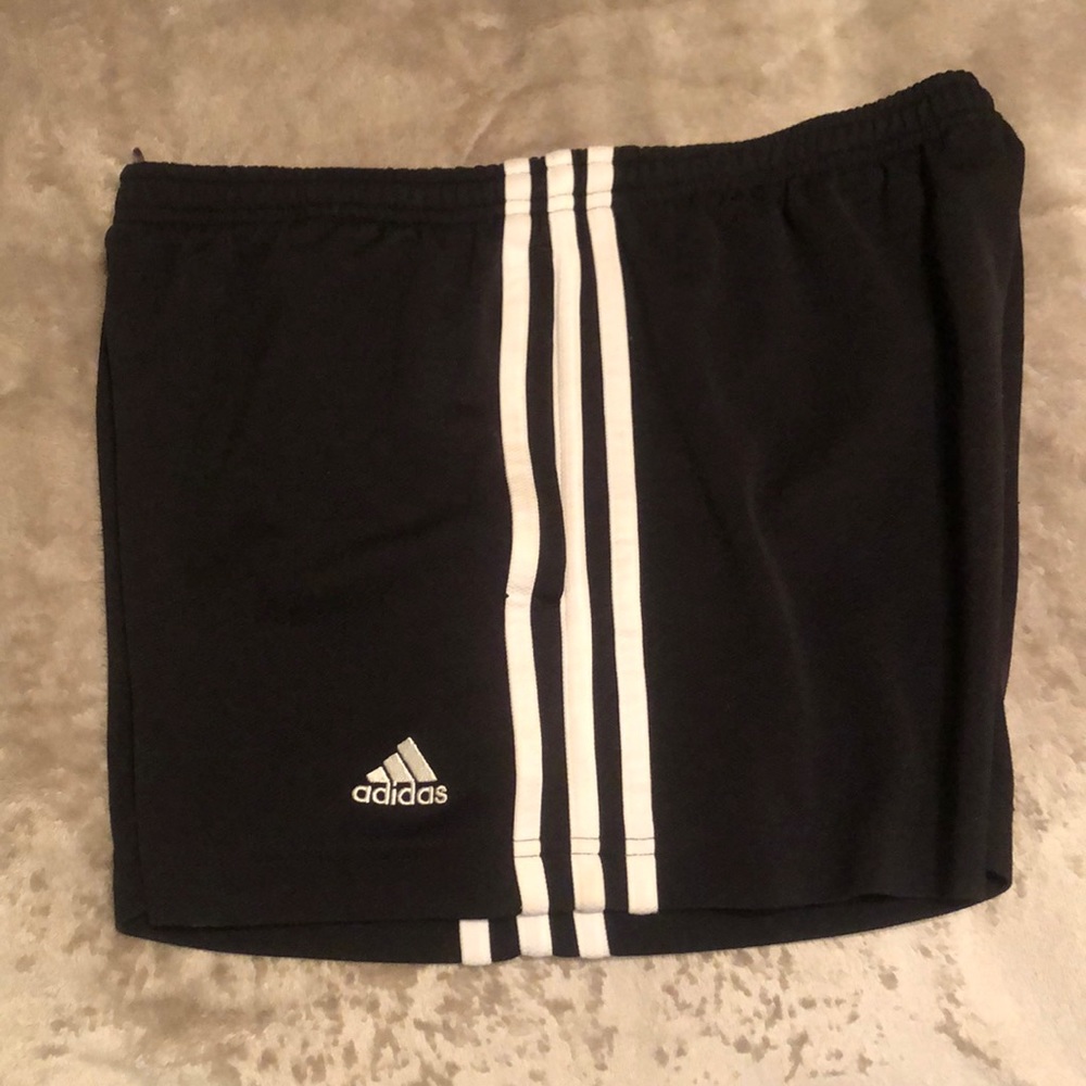 Small Adidas Shorts w/ Pockets